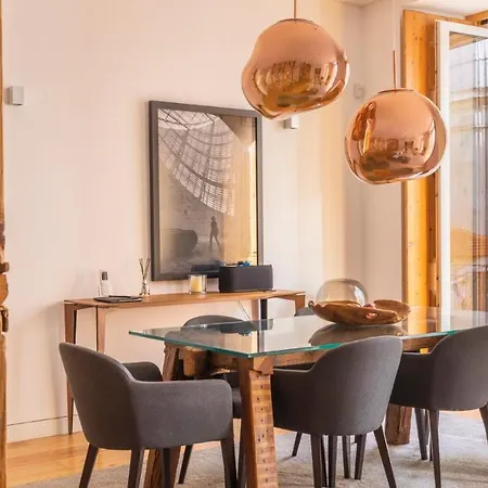 Plum Guide - Sterling Copper * Lisbon