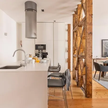 Apartment Plum Guide - Sterling Copper *