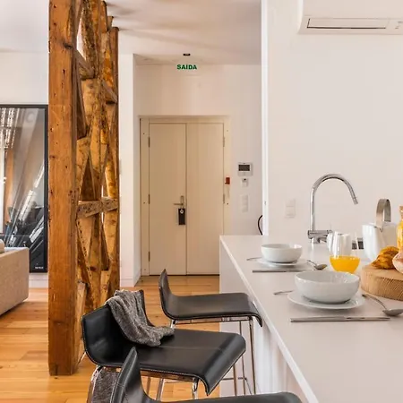 Plum Guide - Sterling Copper Apartment Lisbon